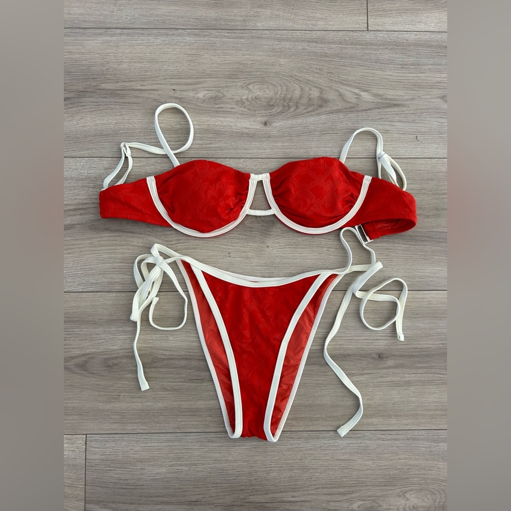 Berlook Bikini Set in XS. Worn once for content!